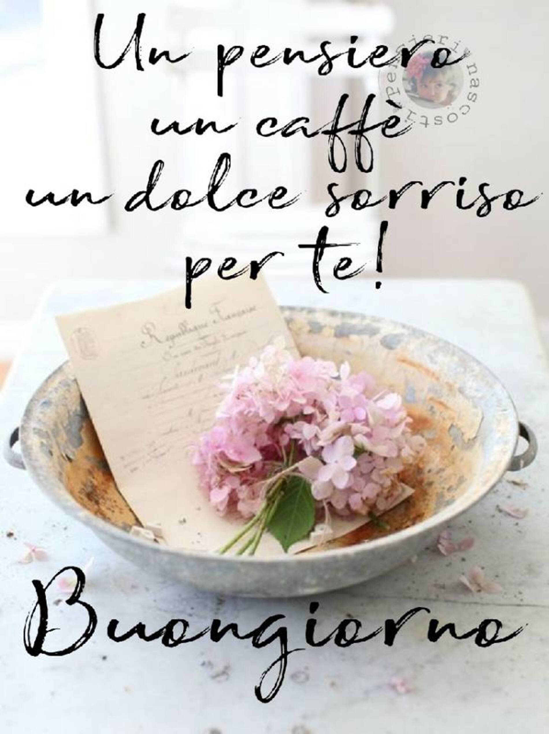 Buongiorno un pensiero un caffè un dolce sorriso per te